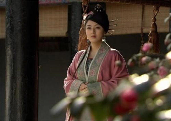 卢俊义老婆贾氏为什么背叛他出轨(其实和潘金莲差不多)