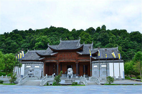 南方家族有祠堂而北方却几乎没有(这也是是南方家族生意多的原因之一)