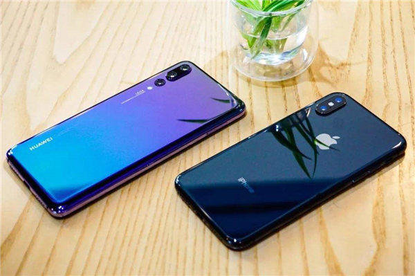 用苹果手机就辞退员工，有人说这家公司过分