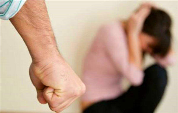 老婆家暴老公犯法吗？说出来有点丢人
