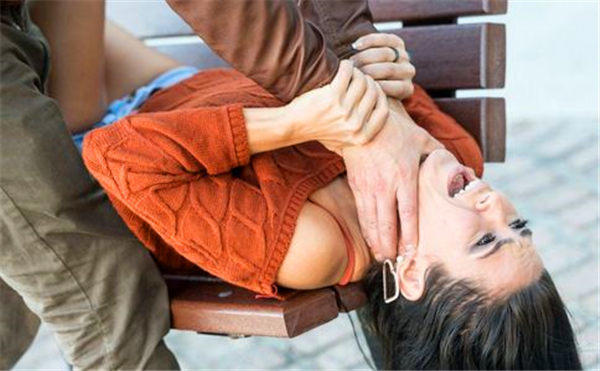 老婆家暴老公犯法吗？说出来有点丢人