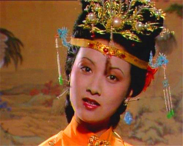 王熙凤死后为什么被草席裹身在雪地上拖？别啥都信