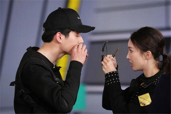 男女关系怎样才算正常？什么样的男女关系能久处不厌