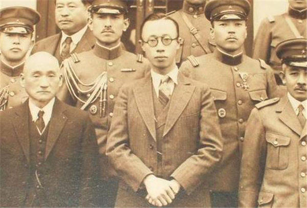 溥仪去世时清朝已灭亡55年被埋在了皇陵还是哪里？