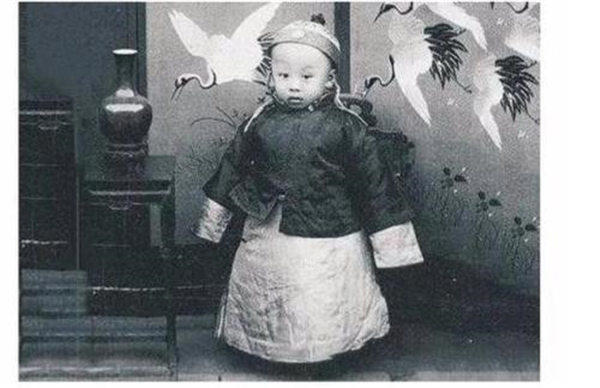 溥仪去世时清朝已灭亡55年被埋在了皇陵还是哪里?