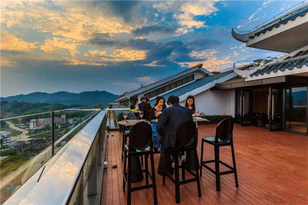 买房买顶楼的好处与坏处，有钱人也有不少买顶楼的