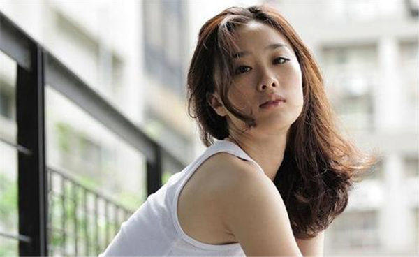 女人离婚带孩子不好再嫁是有原因的，有些男人不在乎