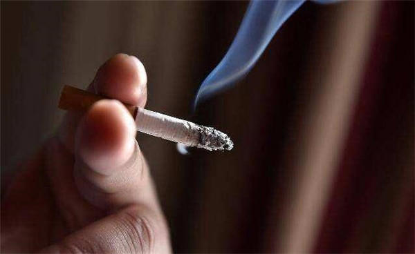 不抽烟不喝酒的男人可怕吗？有人说靠不住