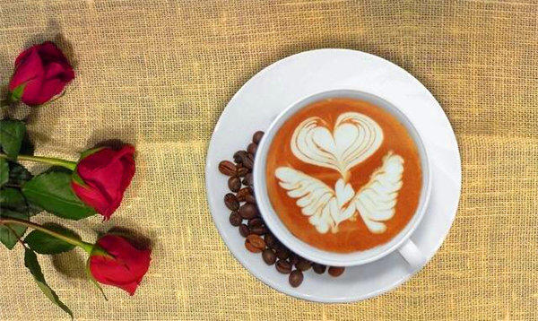 星巴克的拿铁是不加糖的，别到时候尴尬了