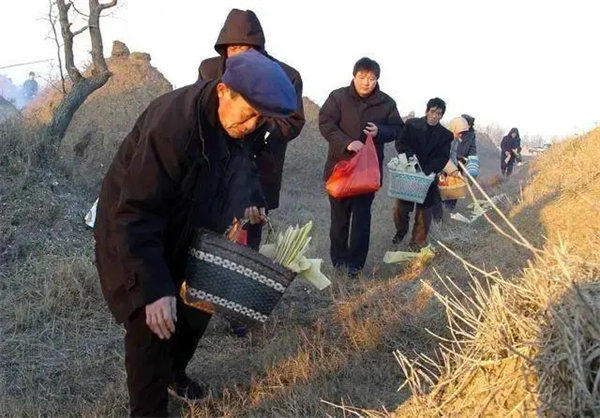 老规矩人过七十不上坟是什么意思(并不是封建迷信)