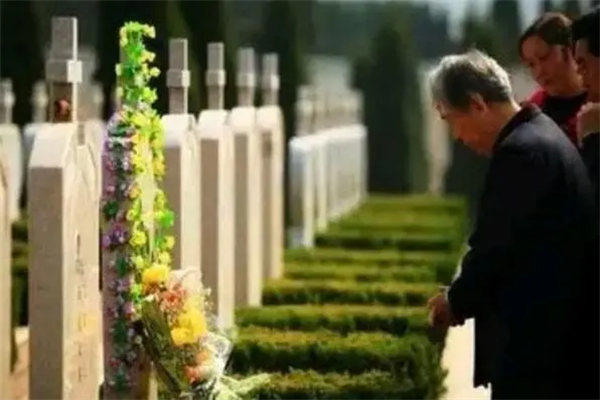 老规矩人过七十不上坟是什么意思(并不是封建迷信)