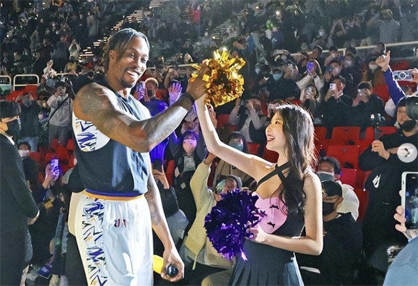 网传霍华德搞大了台湾女粉丝的肚子(有人评论他就好这口)