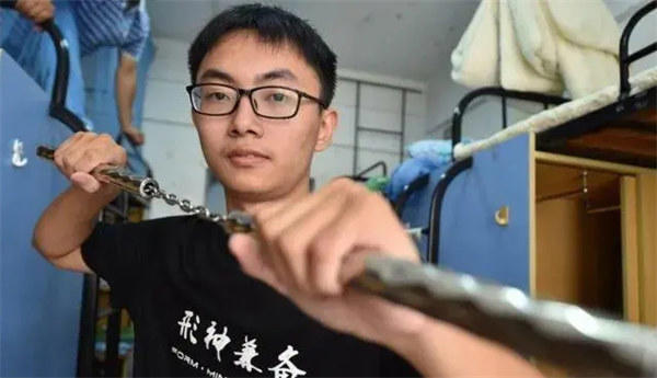 李楚彬15岁工作20岁成了常委是怎么回事(这00后不简单)