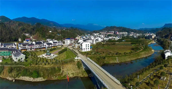 桑植县县长梁高武喊话有钱没钱回家过年(今年过年村里应该人就多了)