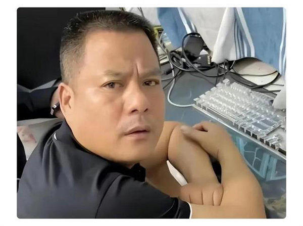 小杨哥爸爸遛鸟视频被曝光(网友看了直言恶心)