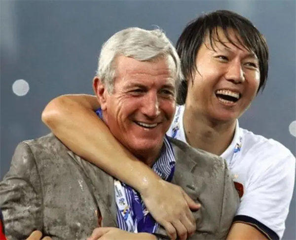 李铁涉嫌违法被带走调查(中国足球的天不会亮了)