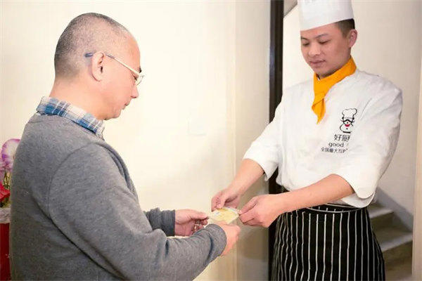 上门代厨怎么看(监管必须到位才能发展下去)