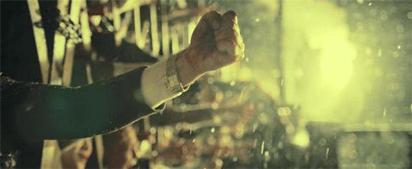 《八佰》评分低是因为结局被评烂尾， 结尾甚是尴尬