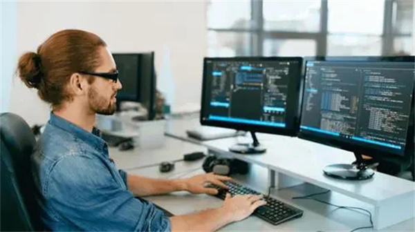 程序员35岁工作危机真的存在吗(有人说程序员是吃青春饭)