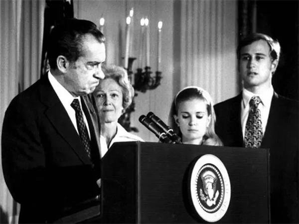 揭秘导致尼克松下台的水门事件怎么回事(触怒了美国人的神经)