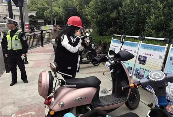 电动车上路条件有新政策规定(老年人出行是个问题)