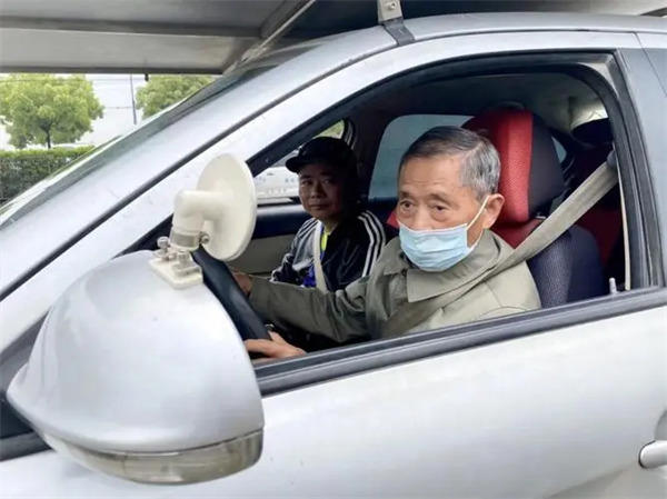 老年人考驾照最新政策规定(考驾照更容易了)