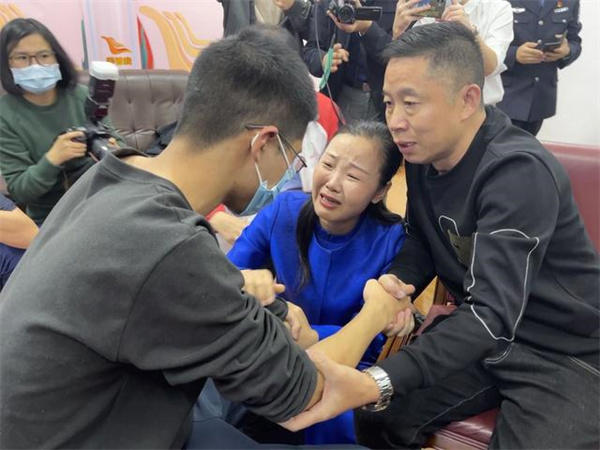 孙卓养母被取保候审(孙卓养父母会被判刑吗)