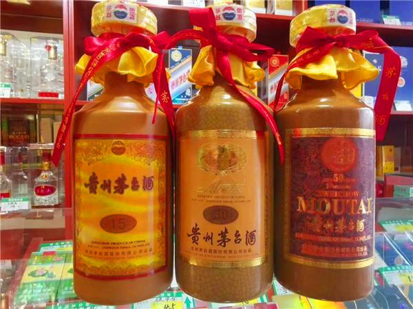 高价收购茅台等高档白酒是收藏还是倒卖(揭秘回收老酒的潜规则)