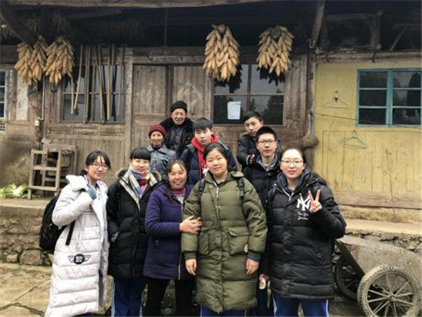 县城学校扩招农村学校缩小(农村教育的困境与出路在哪)