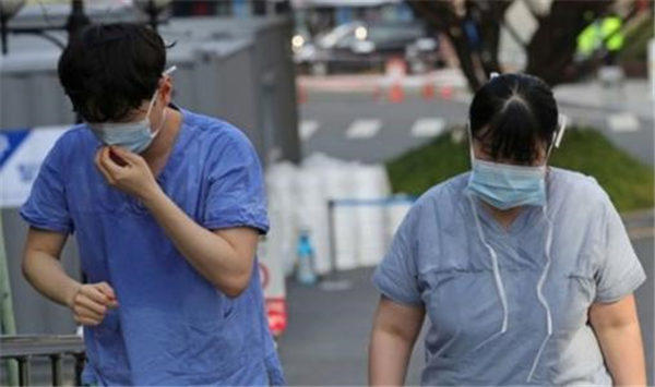 到了冬天疫情反复(大学生的生活和寒假假期会受影响吗)