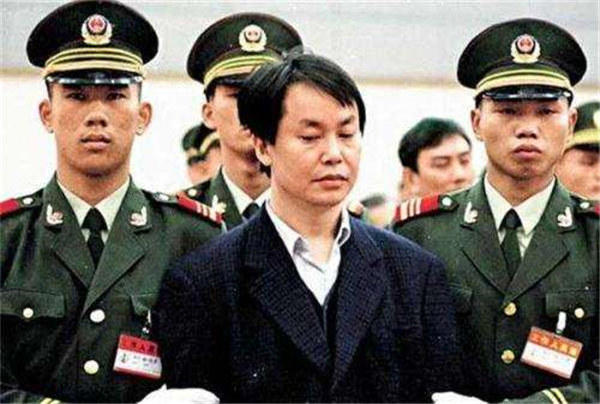 张子强敲诈李嘉诚却不敢动何鸿燊(可见何鸿燊的地位)