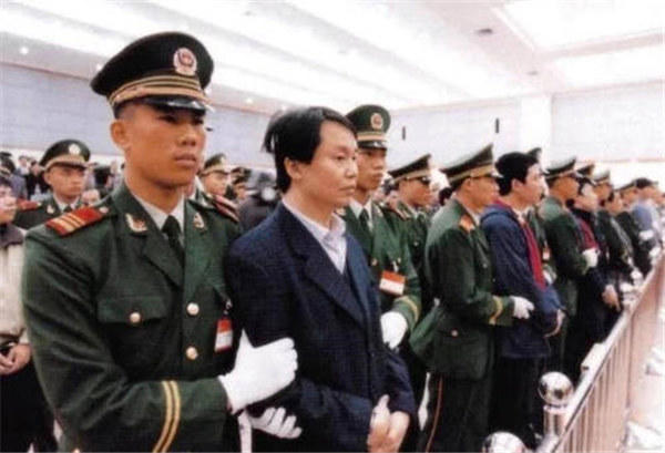 张子强敲诈李嘉诚却不敢动何鸿燊(可见何鸿燊的地位)