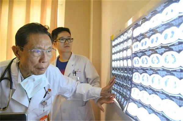 天津安徽上海接连出现新冠疫情,年底还会封城吗?信钟南山就对了