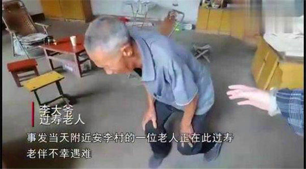 山西老人在饭店过寿房子坍塌，事后下跪道歉！其实他并没有错