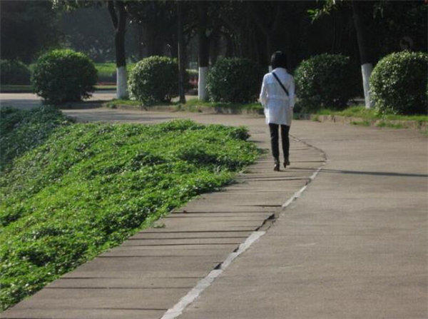 南京遇害女孩父母希望严惩凶手，很多疑点依然不知