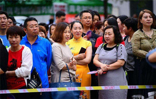 河北高考考生分数出来后更期待分数线了,600份以上的竟然3万多人