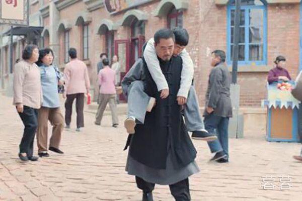 老酒馆桦子背上怎么了 陈怀海儿子身体里是什么