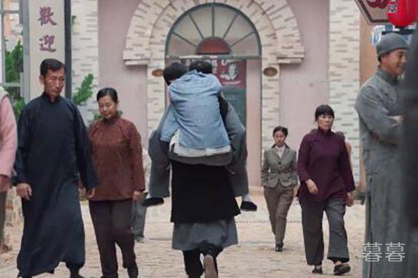 老酒馆桦子背上怎么了 陈怀海儿子身体里是什么