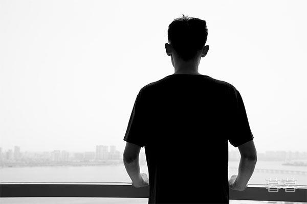 老公偏袒家人早晚离婚 我生活在痛苦当中