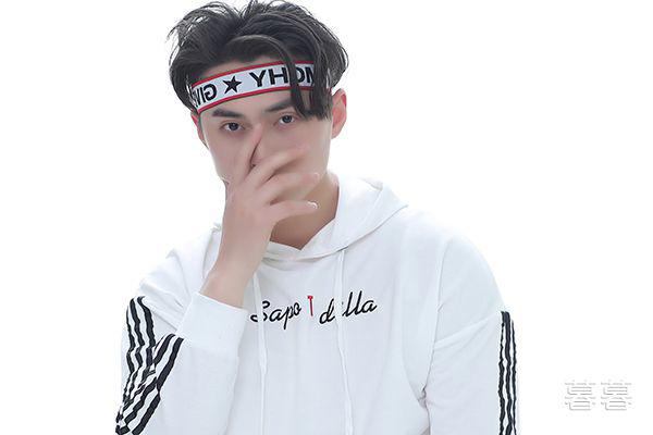 女生追直男使用的套路 让他思念你一整夜