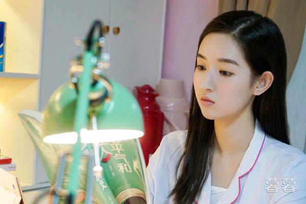 林妙妙和邓小琪的关系 邓小琪嫉妒林妙妙闺蜜反目