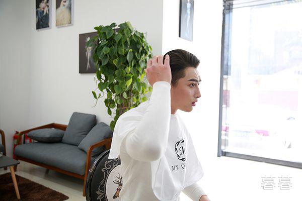 二婚女嫁头婚男的忌讳 小10岁的老公教会我生活