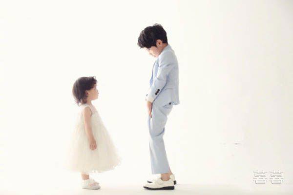 杨烁和王黎雯几个孩子 一儿一女的生活太幸福了