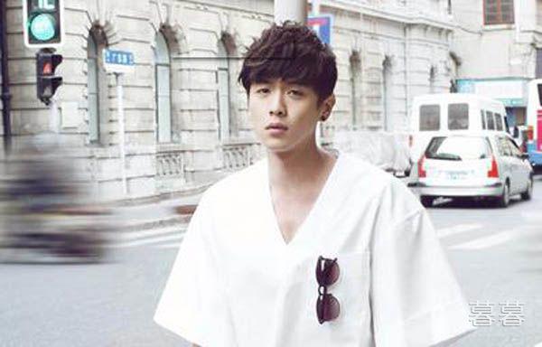 张若昀看唐艺昕的眼神 深情温暖并附有杀伤力