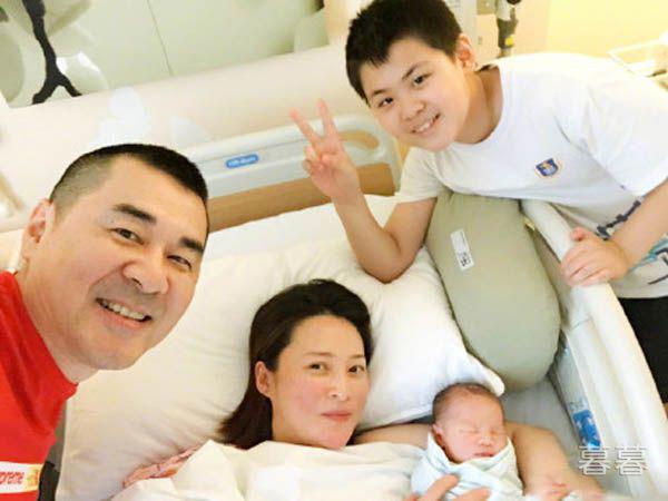 陈建斌如何追上蒋勤勤 男人们一定要学着点