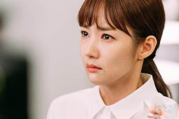 金秘书为何那样李英俊为什么不谈恋爱 却唯独被金秘书拿下