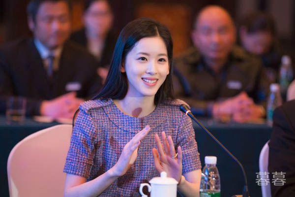 刘强东和章泽天差几岁 奶茶妹为何会选择他
