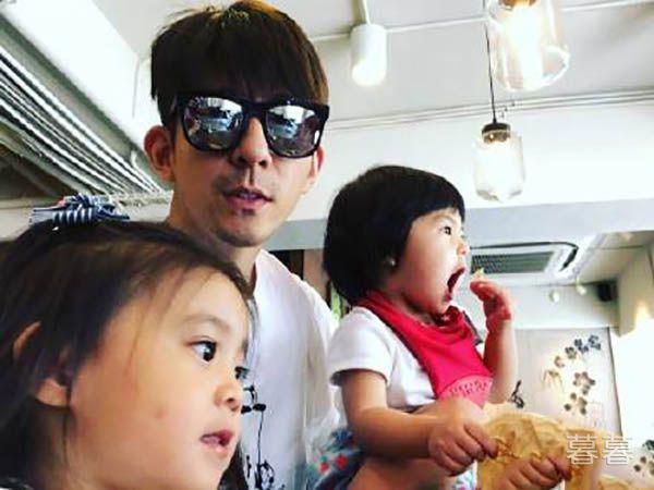 修杰楷贾静雯差几岁 年龄差是不能阻挡两个人相爱的