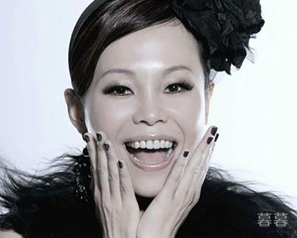 彭佳慧晒声明承认离婚 昔日恩爱夫妻成为陌生人