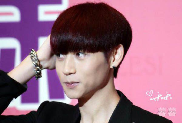 魏晨七年不敢打的电话是现任吗 泛红的眼圈湿了少年的心